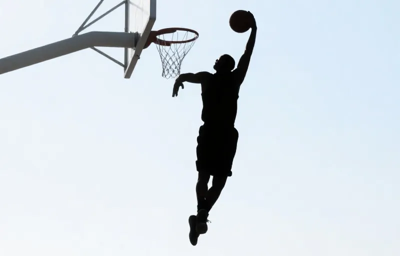 篮球扣篮剪影